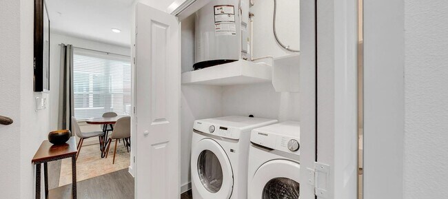 Foto del edificio - 10030 Garland Rd