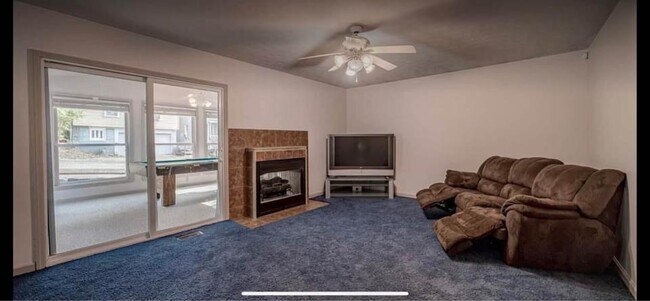 Living Room - 931 Charles Ave