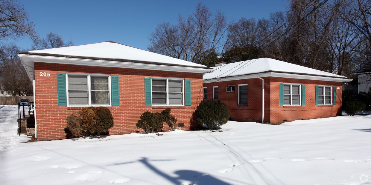 Building Photo - 205 Leftwich St