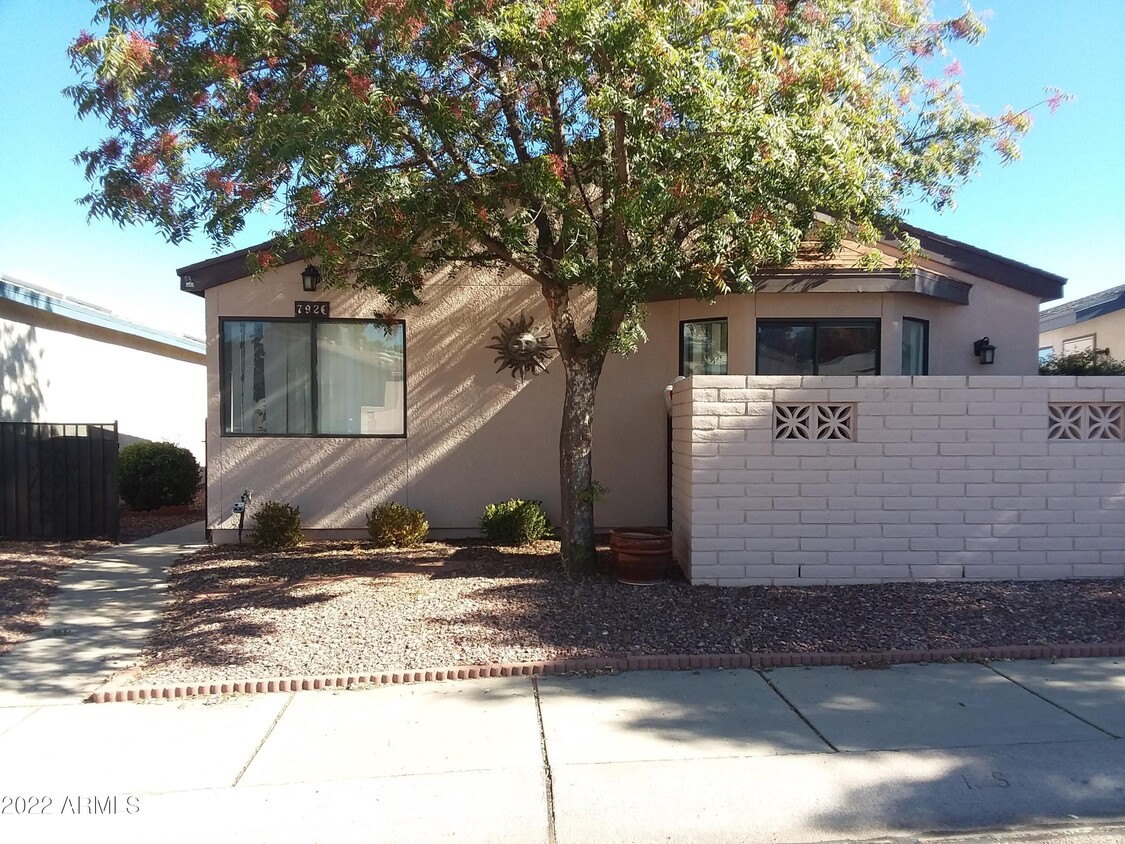 Primary Photo - 792 S Sunset Vista Dr