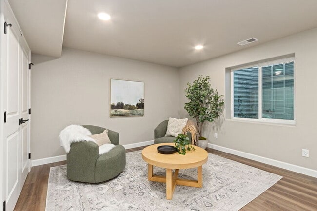 Building Photo - 7578 Little Fox Ln