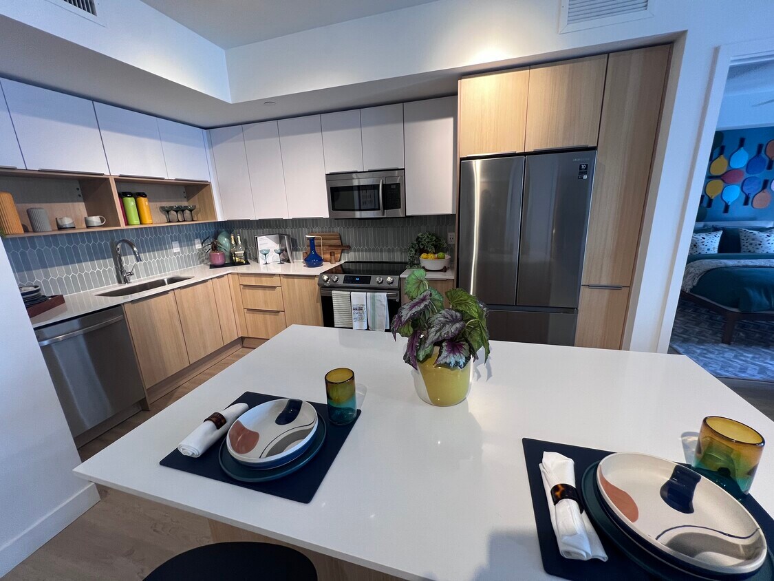 Foto principal - 556 NE 57th St