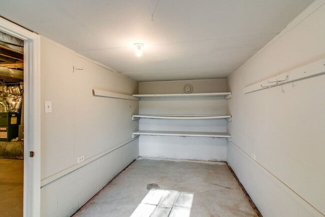 Building Photo - 713 Ridgecrest Dr