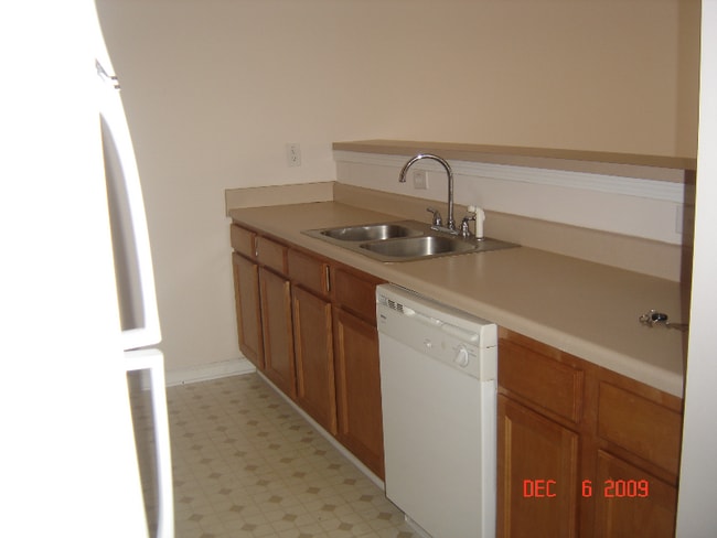 Building Photo - 7684 Creekside Ln