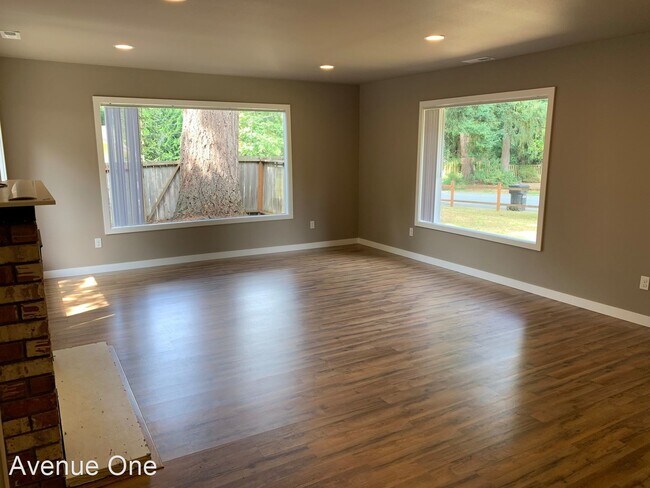 Building Photo - 2 br, 1 bath House - 17011 NE 95th Street
