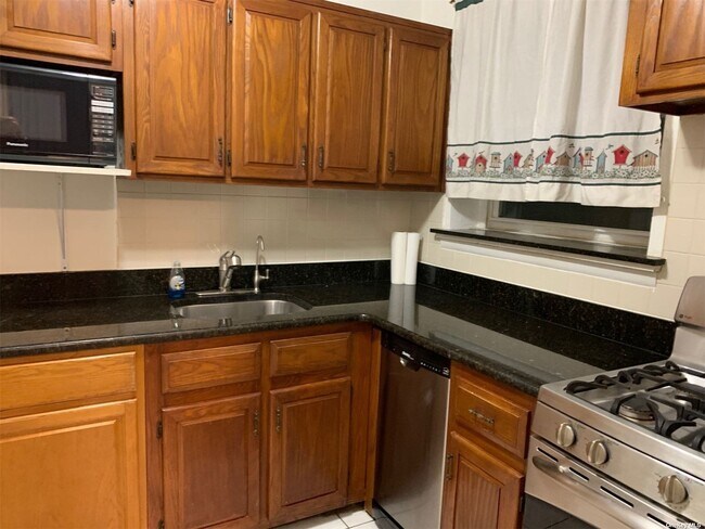Foto del edificio - 84-50 169th St