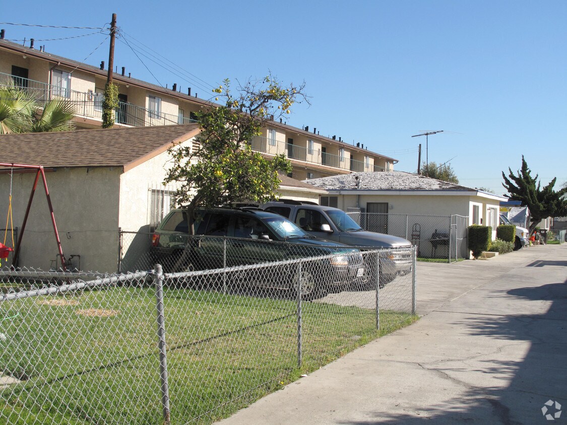 Building Photo - 13426 Doty Ave