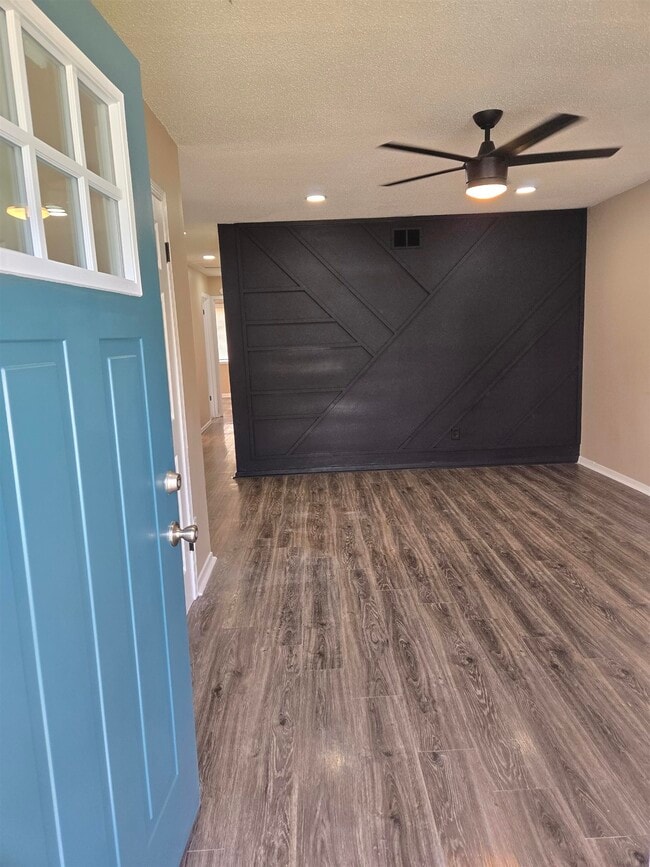 Building Photo - 519 N 5th St