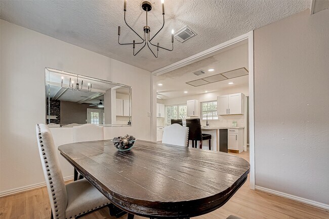 Foto del edificio - 4731 Casemont Dr