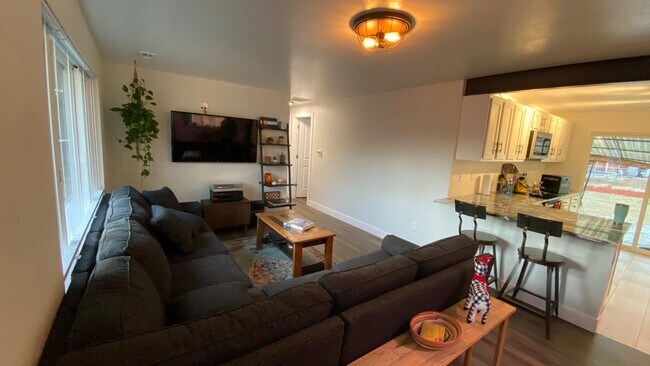 Building Photo - 12863 E Park Lane Dr