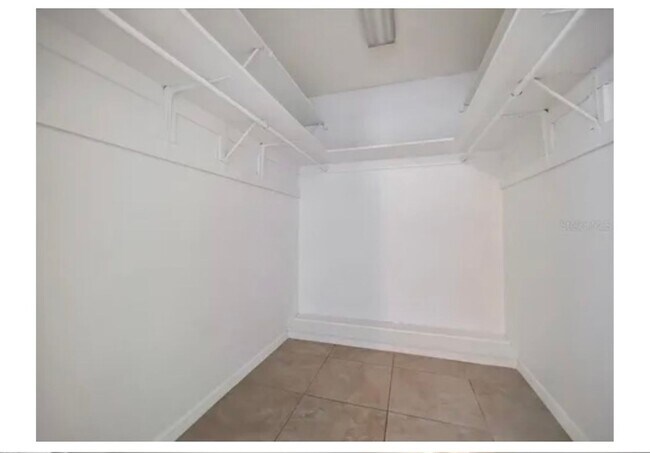 Building Photo - PRICE DROP! Spacious 5/2 with a big yard!