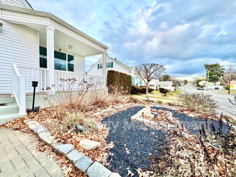 Primary Photo - 2139 Mineral Spring Ave