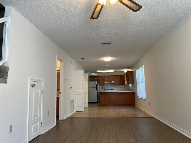 Building Photo - 132 Bayou Sara Ave