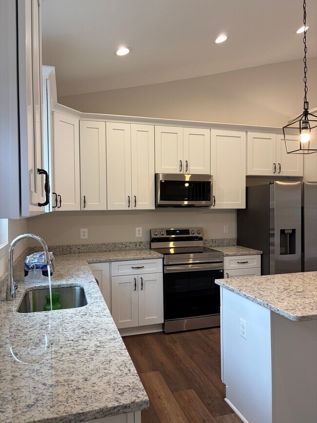 Foto del edificio - 130 Poplar Ln