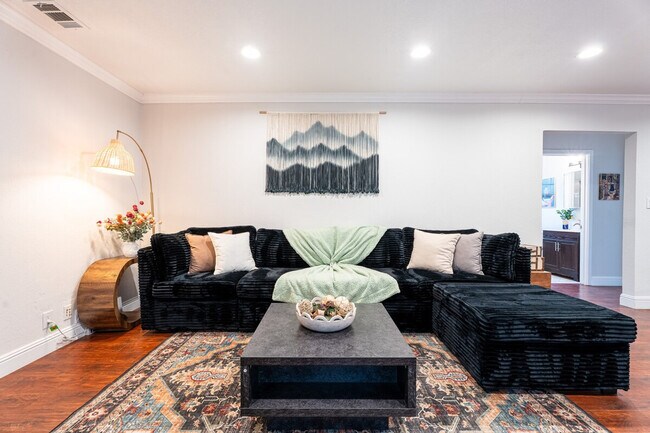 Foto del edificio - 1004 Airport Blvd