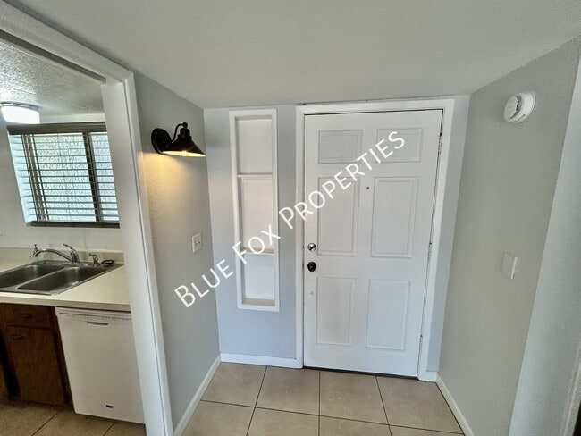 Building Photo - 3456 N Richland Dr