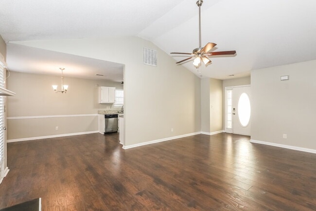 Foto del edificio - 306 Breezy Hill Walk