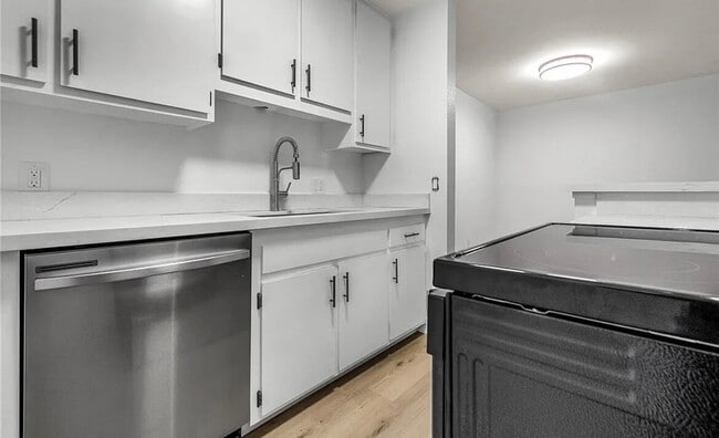 Building Photo - A completely updated first-floor Estates L...