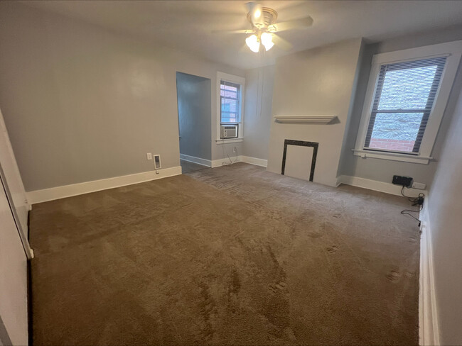 Building Photo - 941 Saint James St