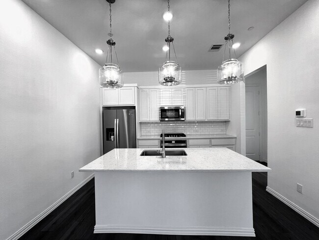Building Photo - Beautiful Condo in Allen
