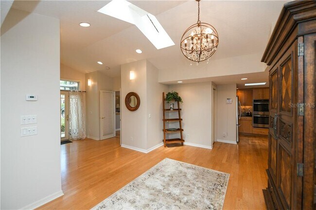 Building Photo - 712 Tropical Cir