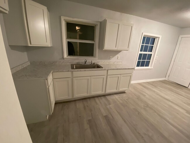 Building Photo - Newly Updated 3 Bedroom Home by Suburban A...