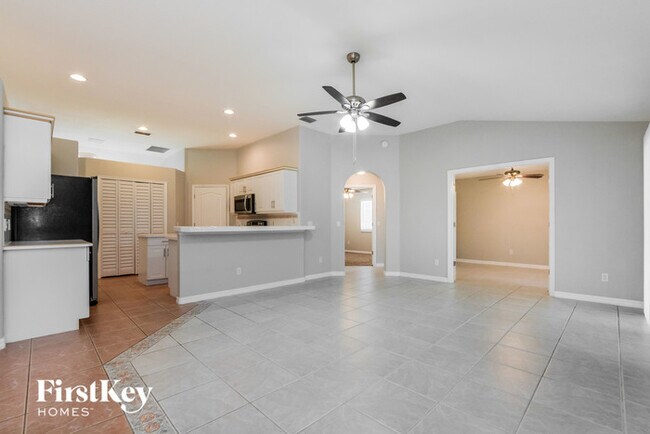Building Photo - 2271 N Shadow Ridge Dr