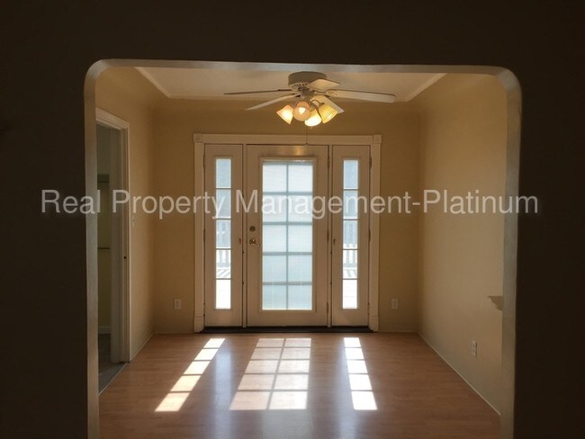 Building Photo - 2958 E Princeton Ave