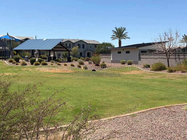 Foto del edificio - 5731 W Encinas Ln