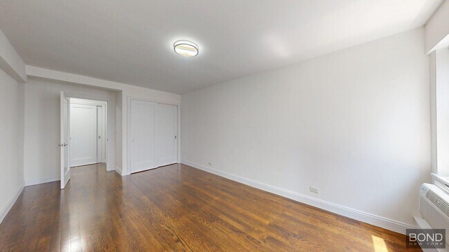 Foto del edificio - 219 E 69th St
