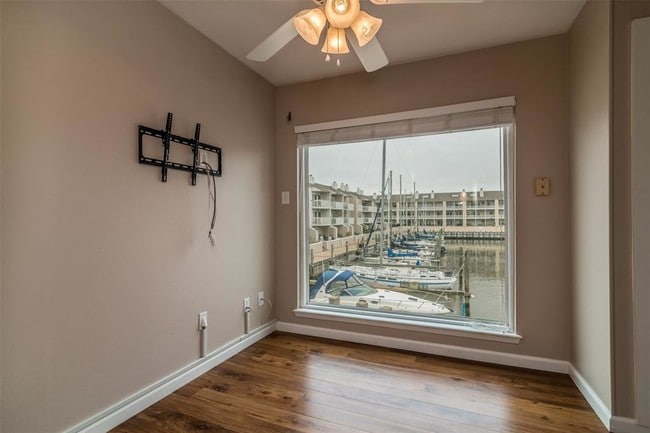 Building Photo - 10 Mariner Village Dr