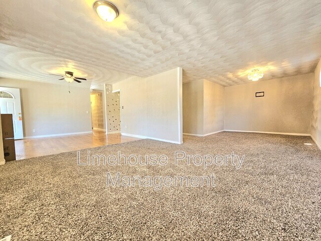 Foto del edificio - 1510 Cavalier Blvd