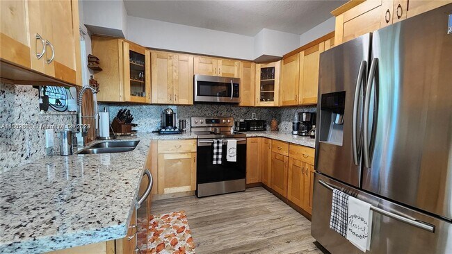Building Photo - 539 W 39th Pl