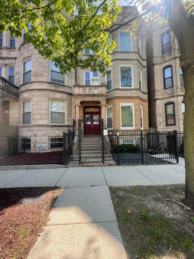Building Photo - 4929 S Vincennes Ave