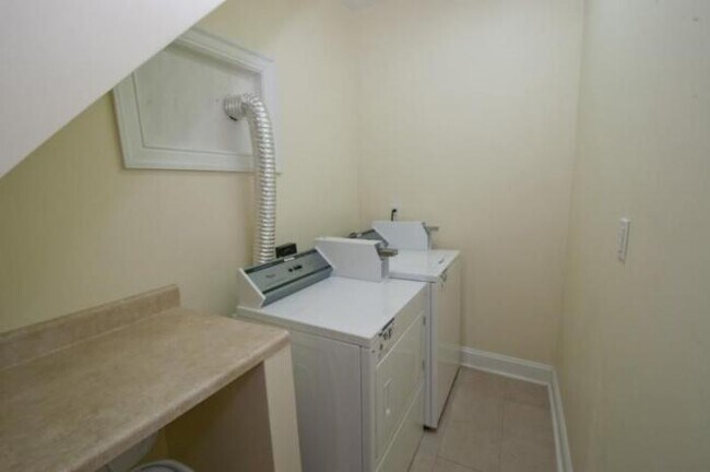 Building Photo - bedroom in Boston MA 02114