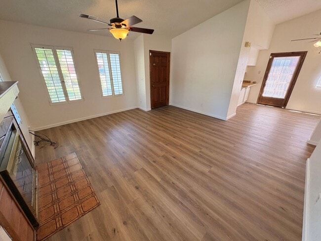 Foto del edificio - Nice 2 bedroom, 2 bathroom home for Rent in North Visalia.