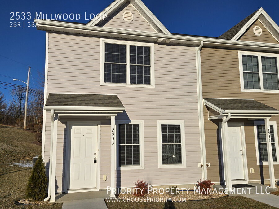 Foto principal - 2BR 2.5BA Townhome, Harrisonburg