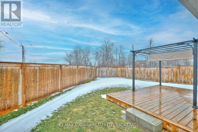 Building Photo - 3 Beachwalk Cres