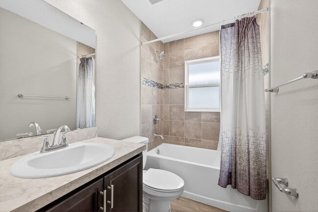 Foto del edificio - Single-Story 4/2 in Prime Riverview Location