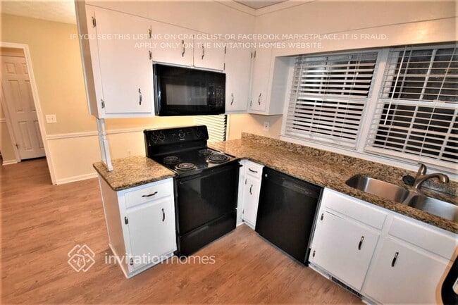 Foto del edificio - 5281 Shallow Wood Ln