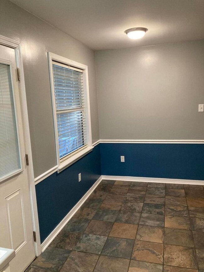 Building Photo - Looking for the feeling of privacy and sec...