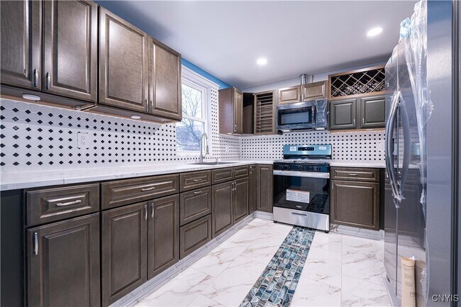 Foto del edificio - 599 Albany St