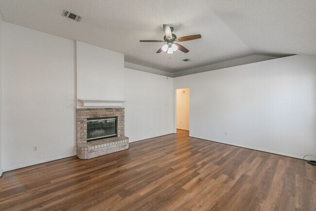 Foto del edificio - Single story 3 bedroom 2 bath in Garden Sp...