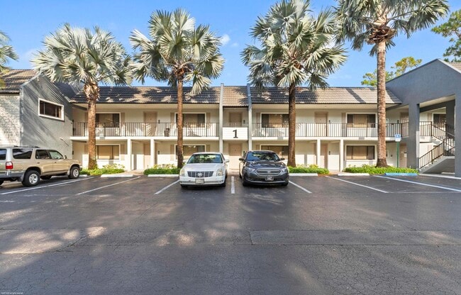 Building Photo - 711 Forest Club Dr