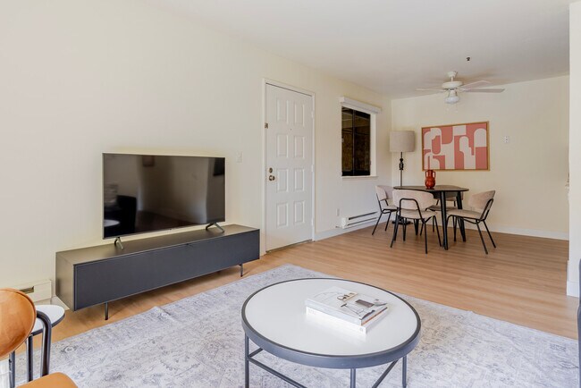 Foto del edificio - 1600 Villa St