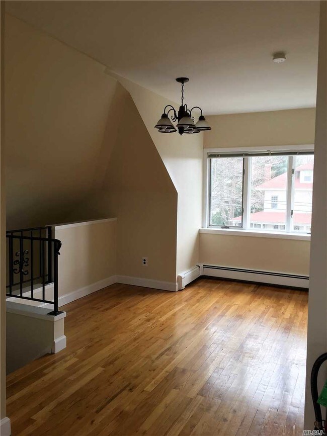 Building Photo - 158 Anstice St
