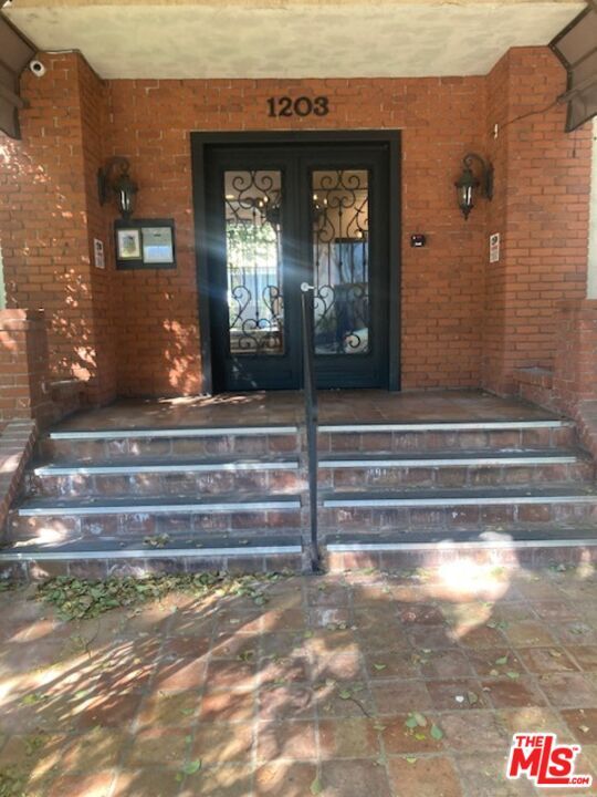 Foto del edificio - 1203 N Sweetzer Ave