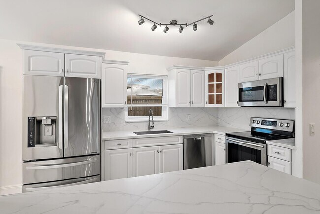 Foto del edificio - 14576 Sunset Pine Dr