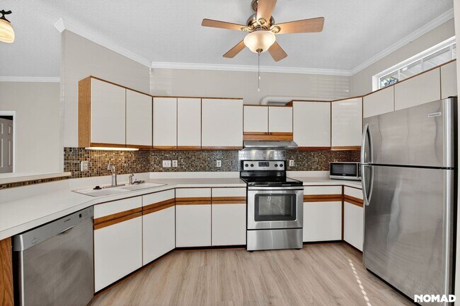 Foto del edificio - 4456 Still Pines Dr