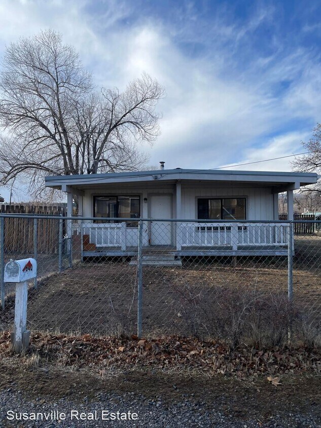 2 Br 1 Bath House 640 Hall St House For Rent In Susanville Ca Apartments Com